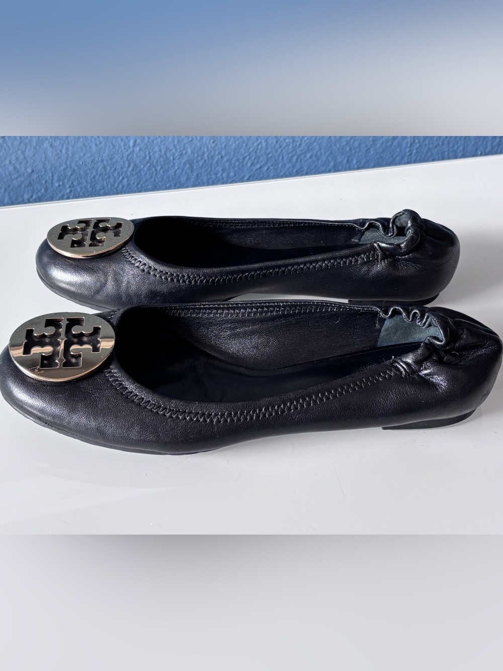 Tory Burch Reva Black Leather Ballet Flats Gold Logo Size 9.5 - Picture 4 of 11